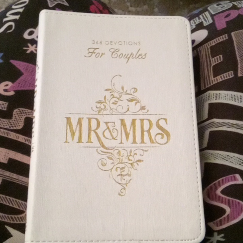 DEVOTIONS BOOK 366 FOR COUPLES!!